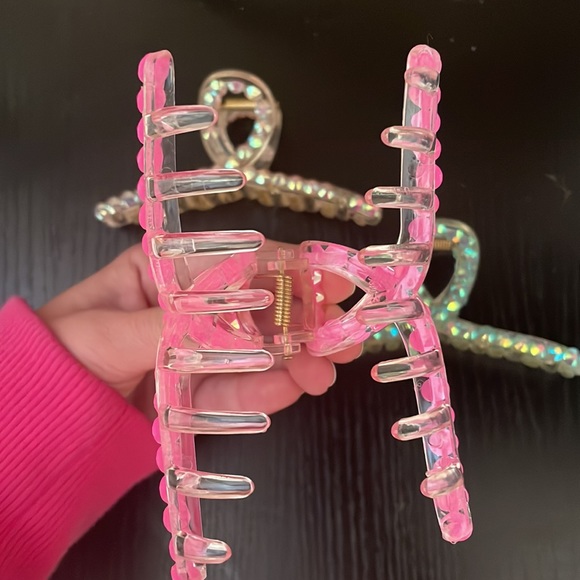 •𝙷𝙰𝙸𝚁 𝙲𝙻𝙰𝚆 𝙲𝙻𝙸𝙿𝚂 - Picture 2 of 7